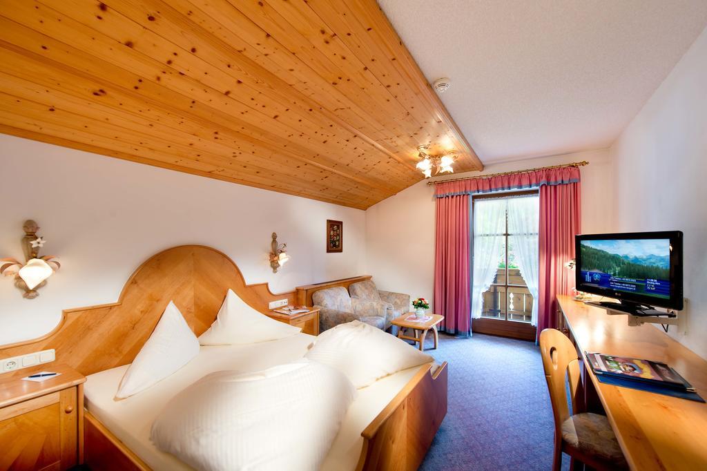 Hotel Bergland Lermoos Oda fotoğraf
