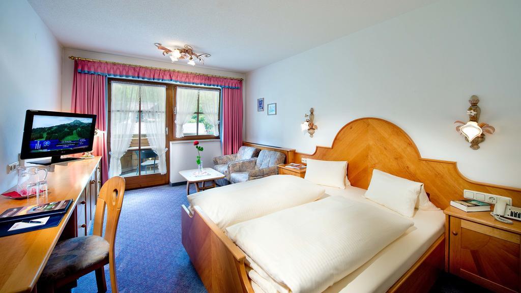 Hotel Bergland Lermoos Oda fotoğraf