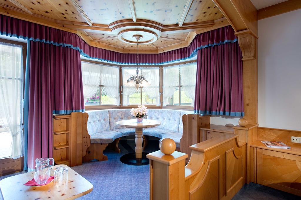 Hotel Bergland Lermoos Oda fotoğraf